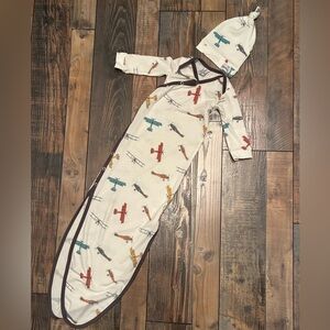 Copper Pearl Newborn Airplane Print Knotted Gown with Hat